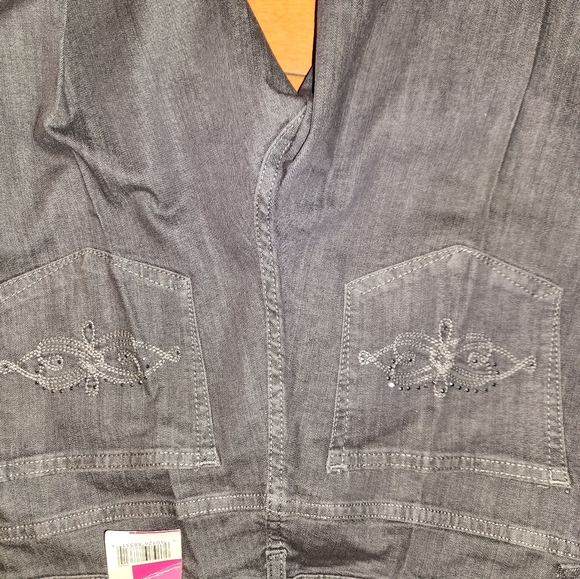 Lee Jean's - Picture 2 of 7